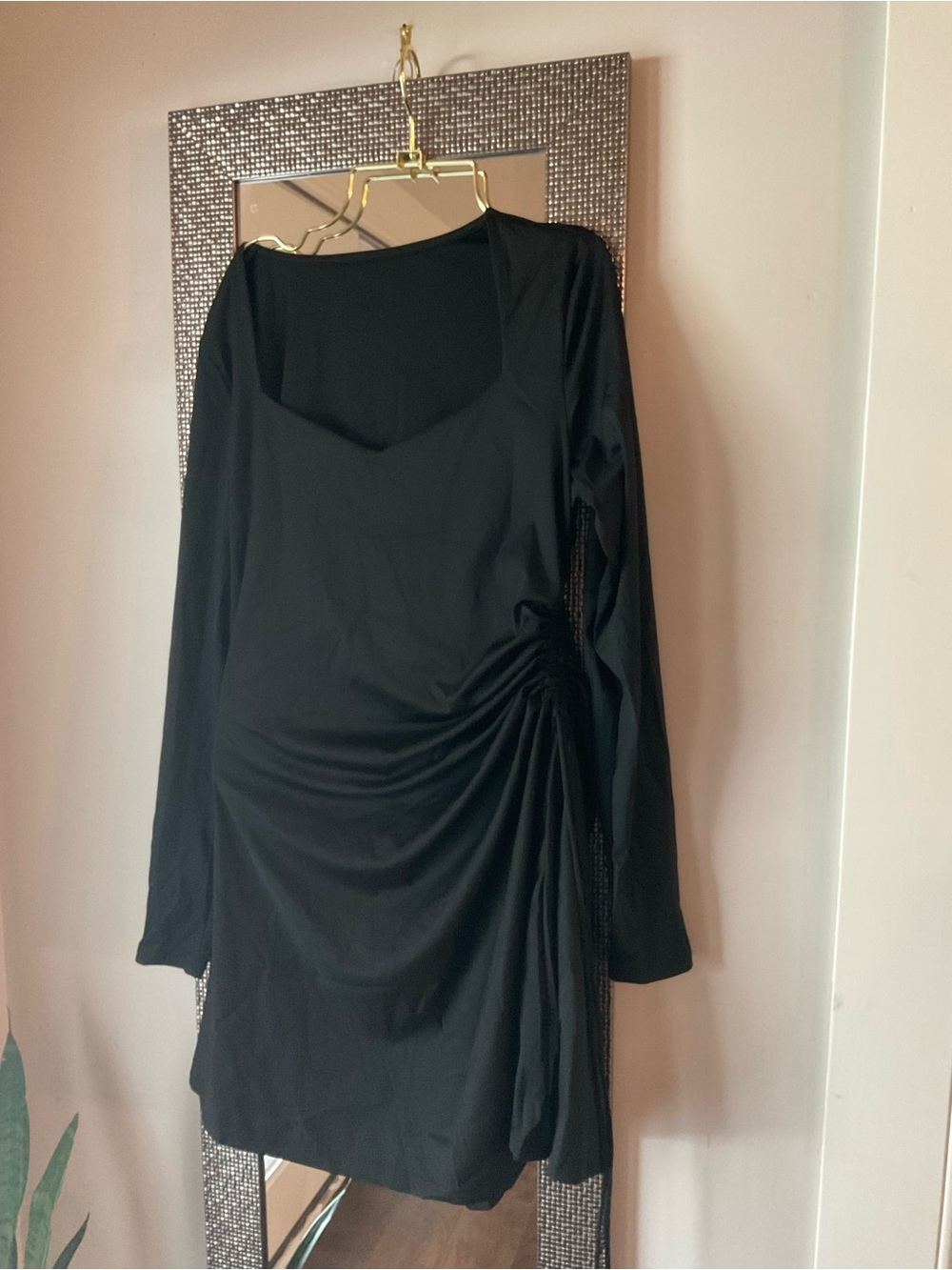 Source Unknown Black Long-Sleeve Ruched Mini Dress